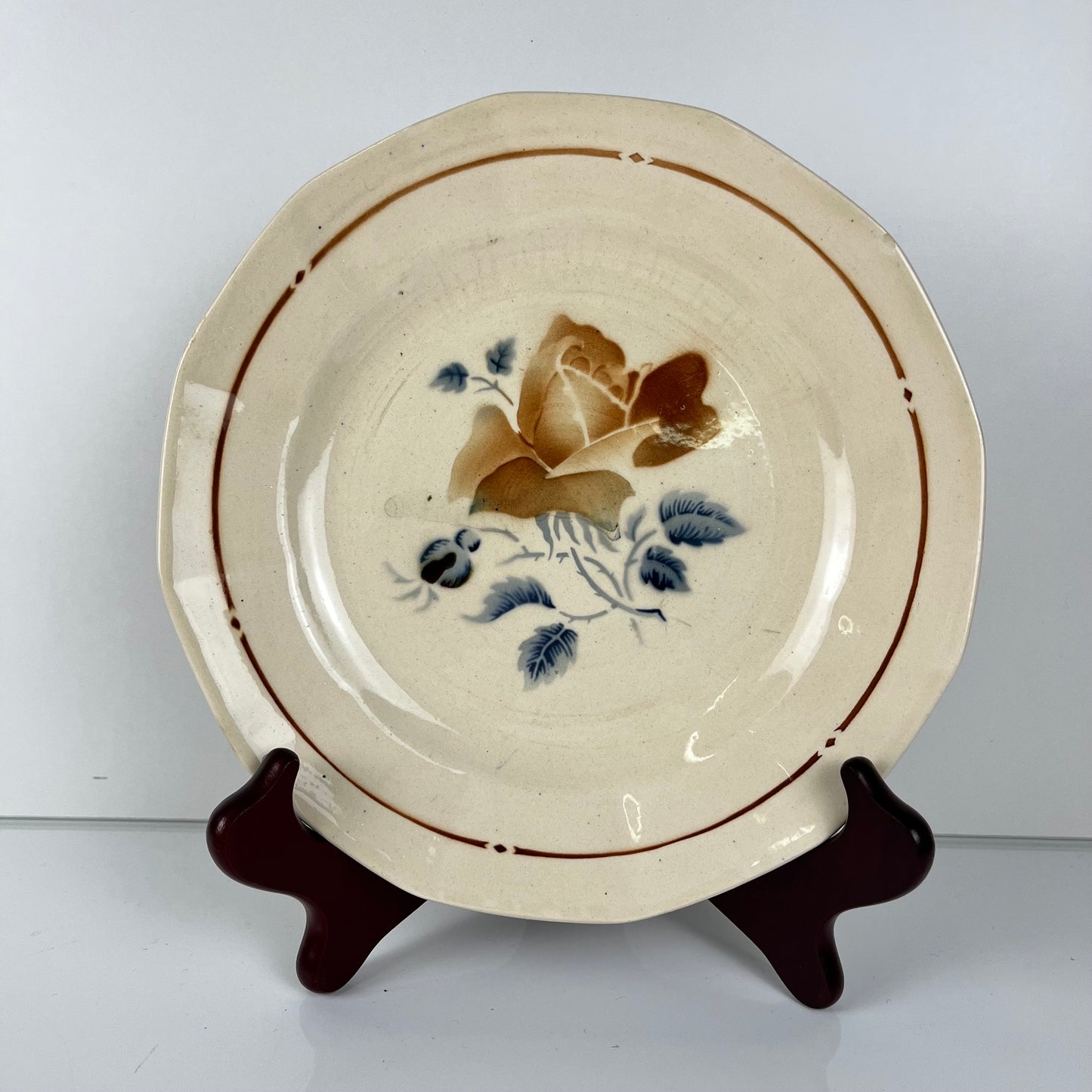 Set of 4 Sarreguemines Dinner Plates, floral pattern, first half of the 20th century