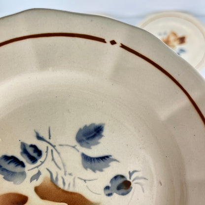 Set of 4 Sarreguemines Dinner Plates, floral pattern, first half of the 20th century