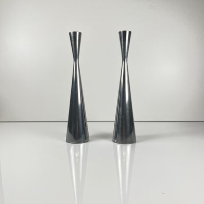 Duo de bougeoir en acier par Erika Pekkari