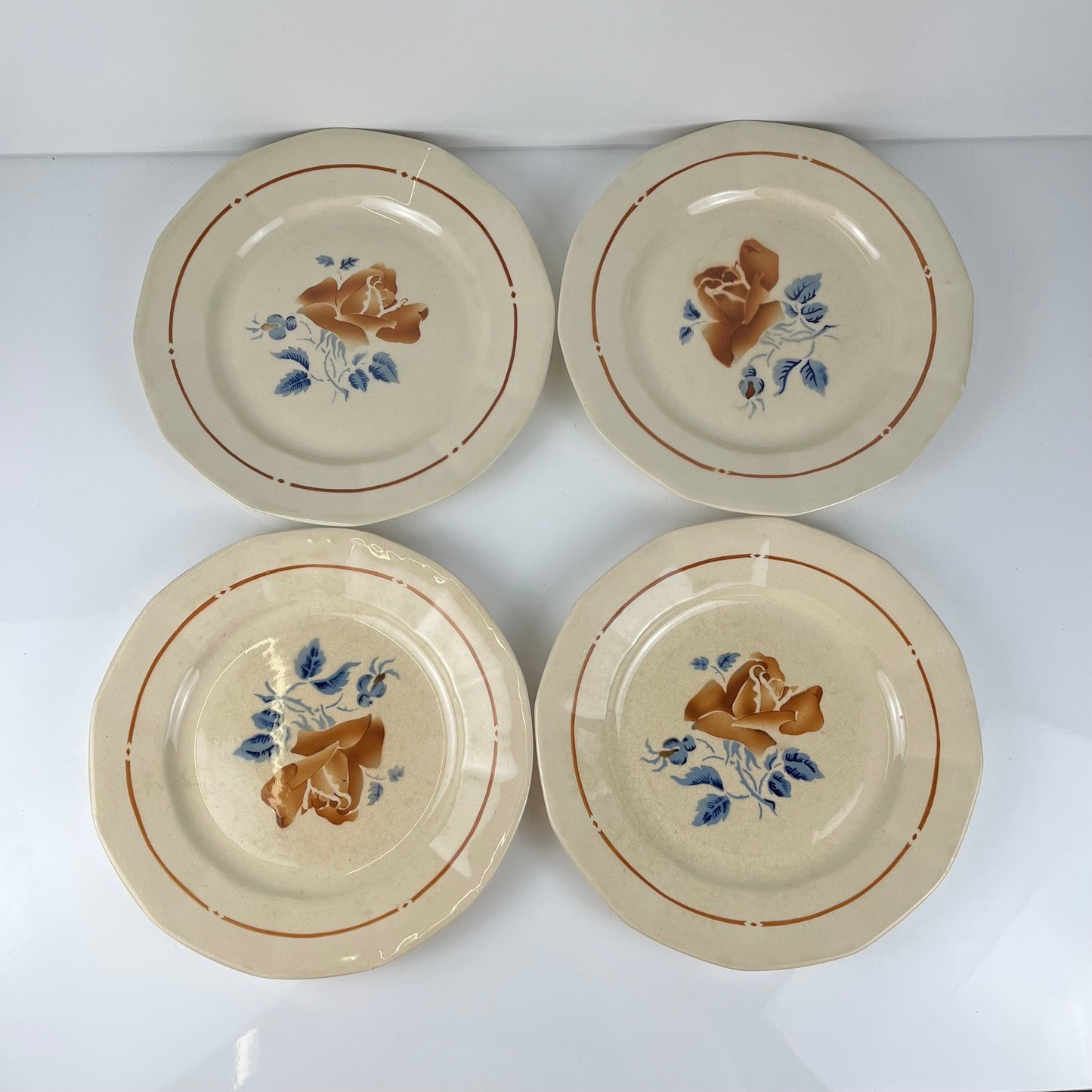 Set of 4 Sarreguemines dessert plates with floral motif, first half of the 20th century