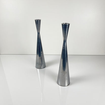 Duo de bougeoir en acier par Erika Pekkari