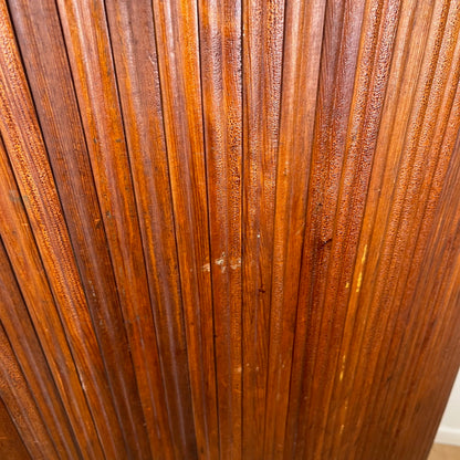 Undulating screen with pine slats, 1930