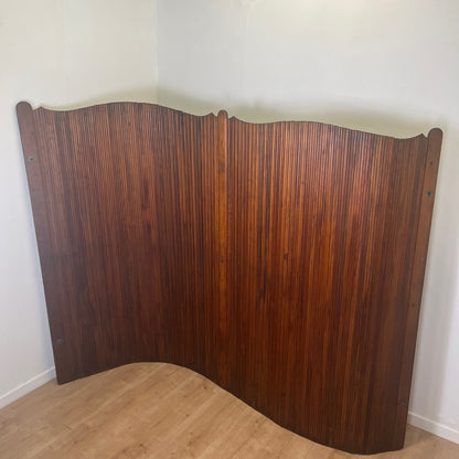Undulating screen with pine slats, 1930