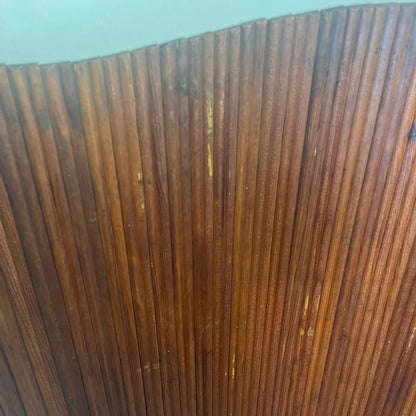 Undulating screen with pine slats, 1930