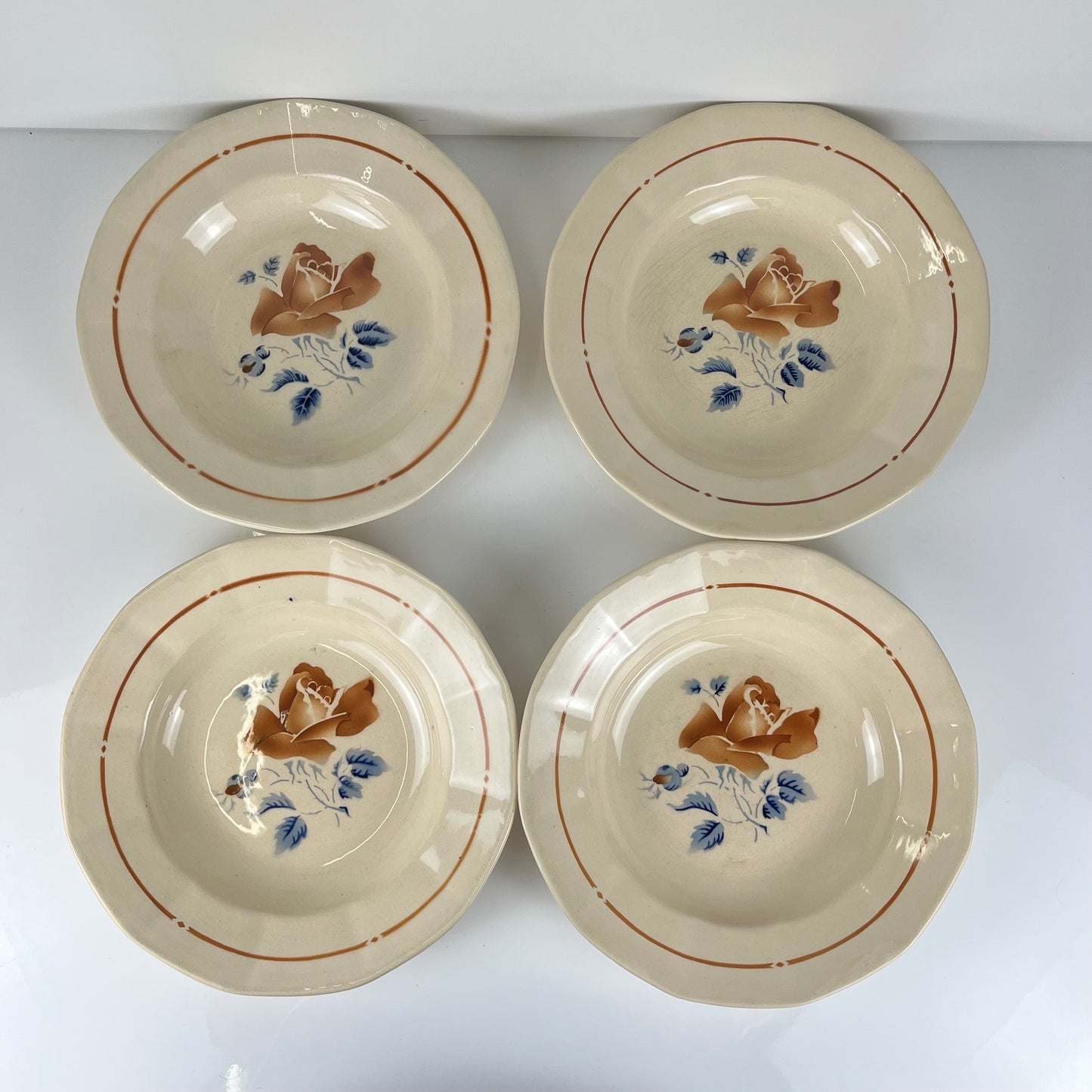 Set de 4 Assiettes creuses Sarreguemines motif fleur , première moitié du XXe siècle