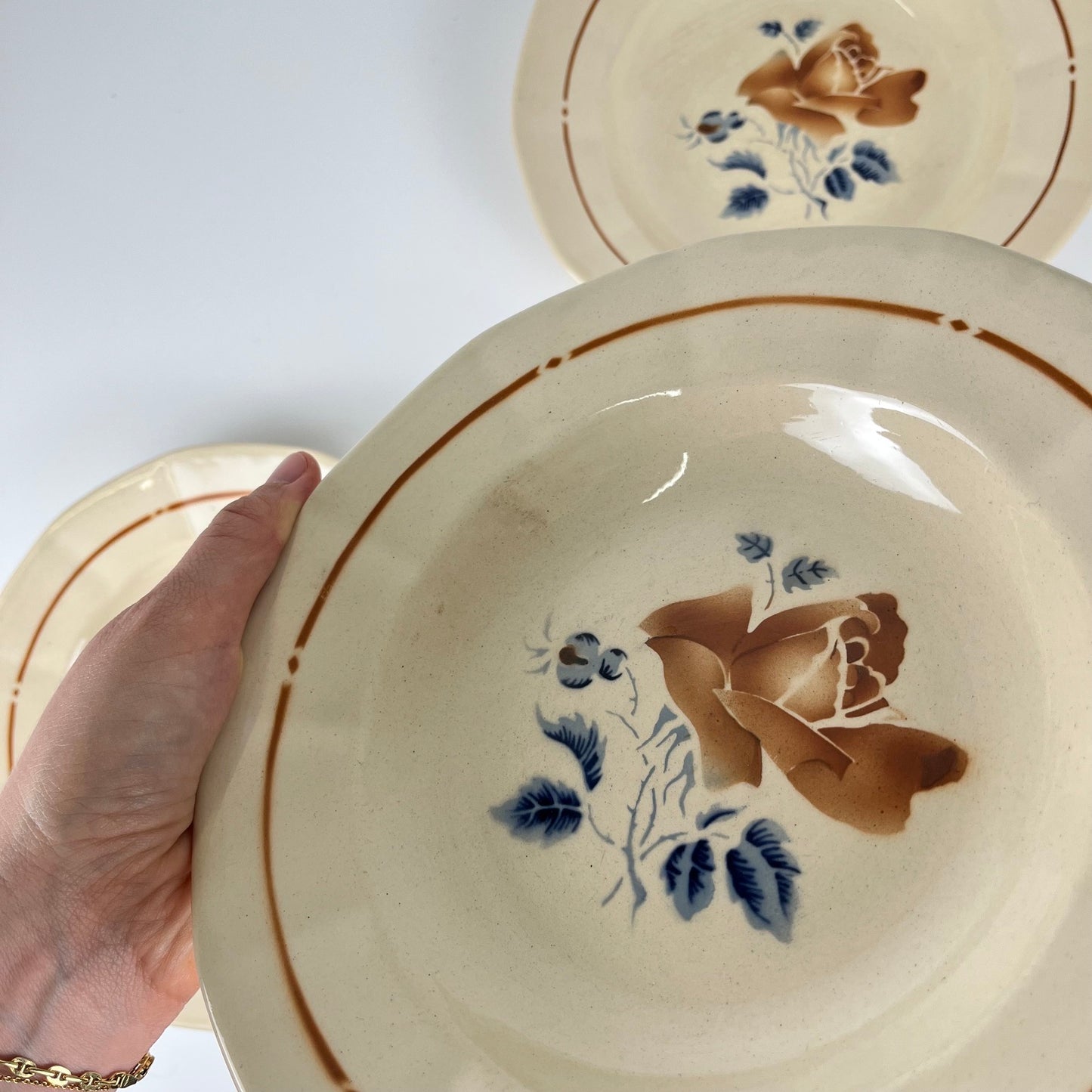 Set de 4 Assiettes creuses Sarreguemines motif fleur , première moitié du XXe siècle