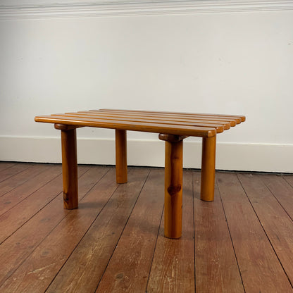 Petite table basse en pin massif, dans le style de Rainer Daumillier