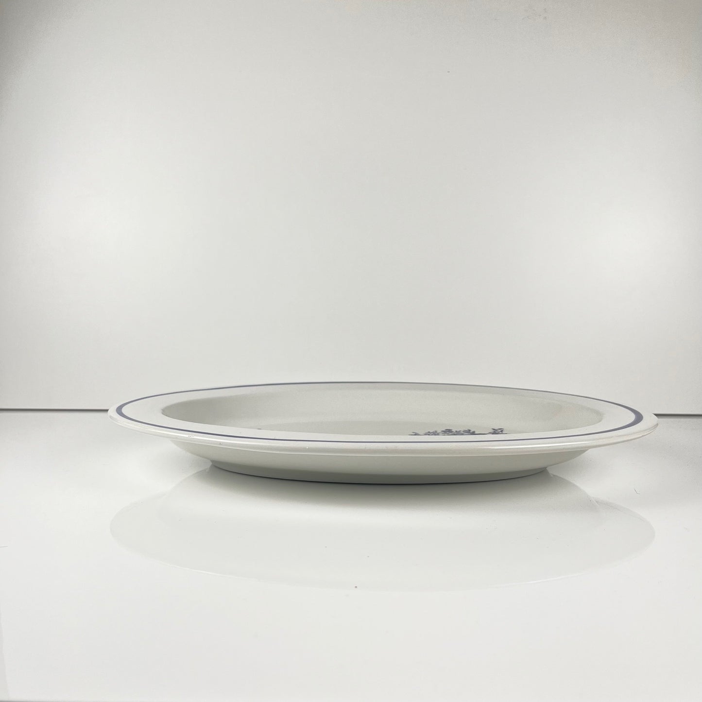 Grand plat ovale blanc & bleu, motif oiseau et fleur