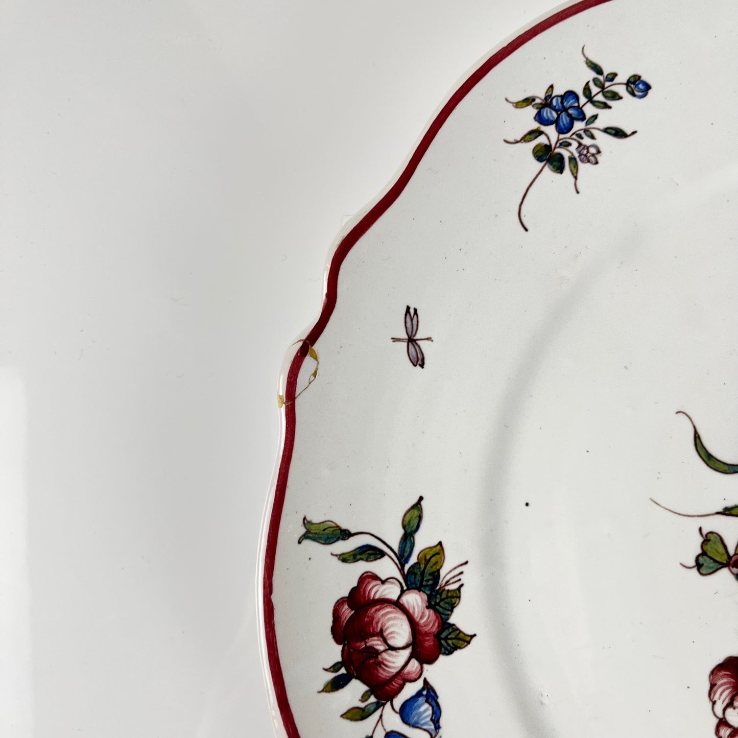 Plat à gateau peint à la main motif rose vers 1960/70