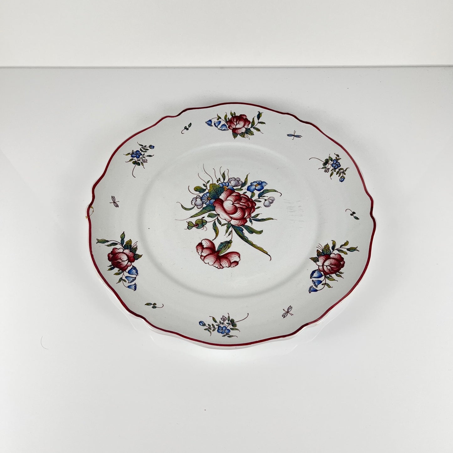 Plat à gateau peint à la main motif rose vers 1960/70