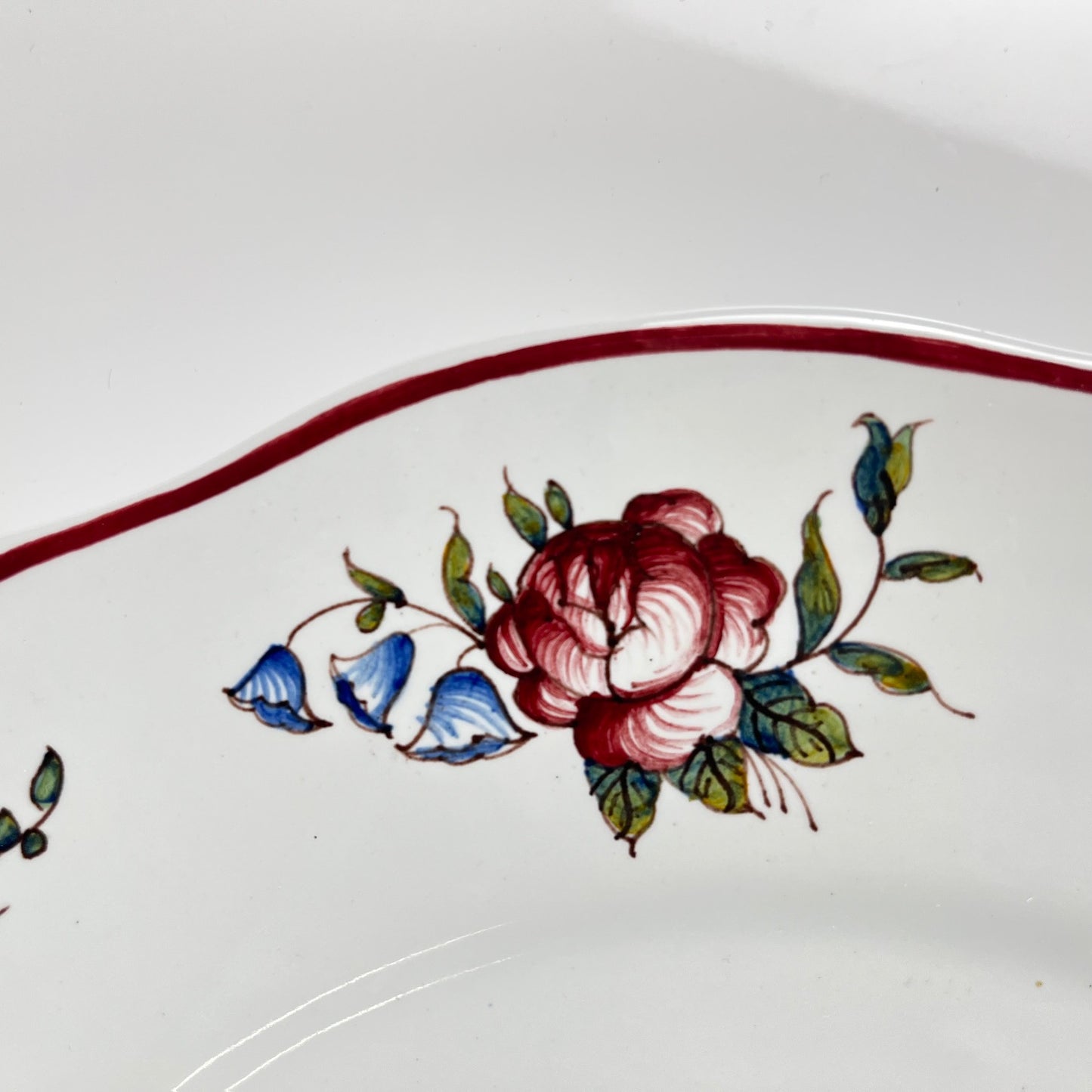 Plat à gateau peint à la main motif rose vers 1960/70