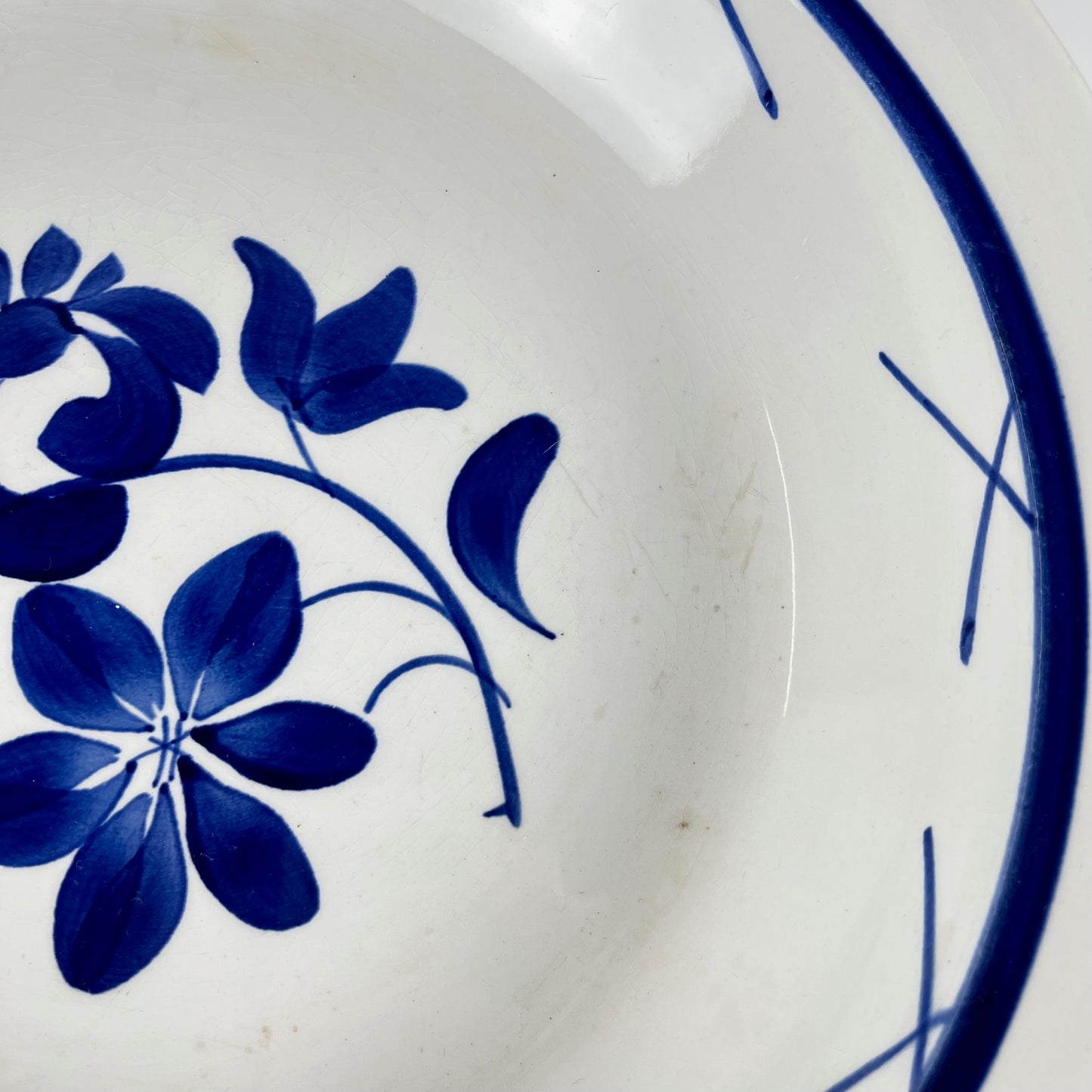 Saladier en porcelaine "Fontainebleau" de Gien, début XXe