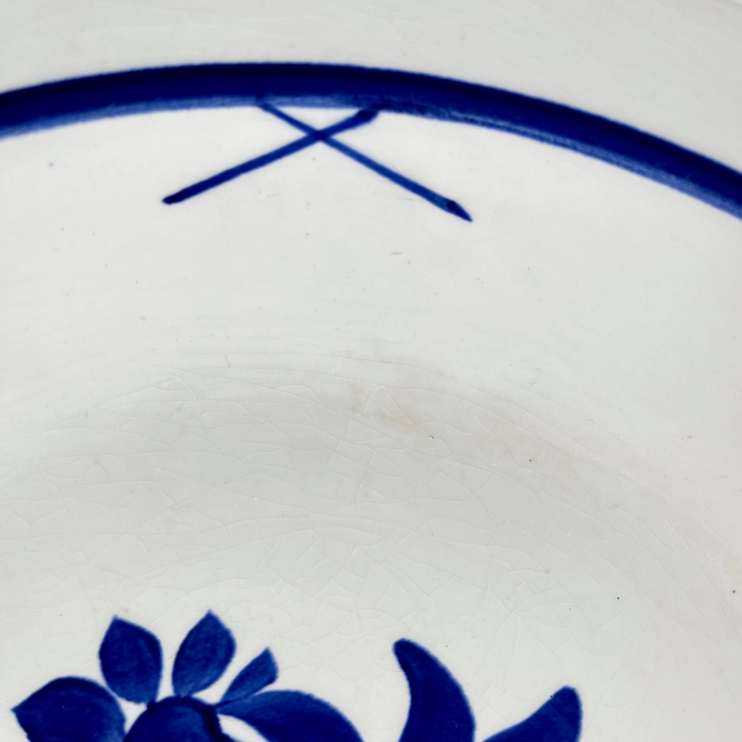 Saladier en porcelaine "Fontainebleau" de Gien, début XXe