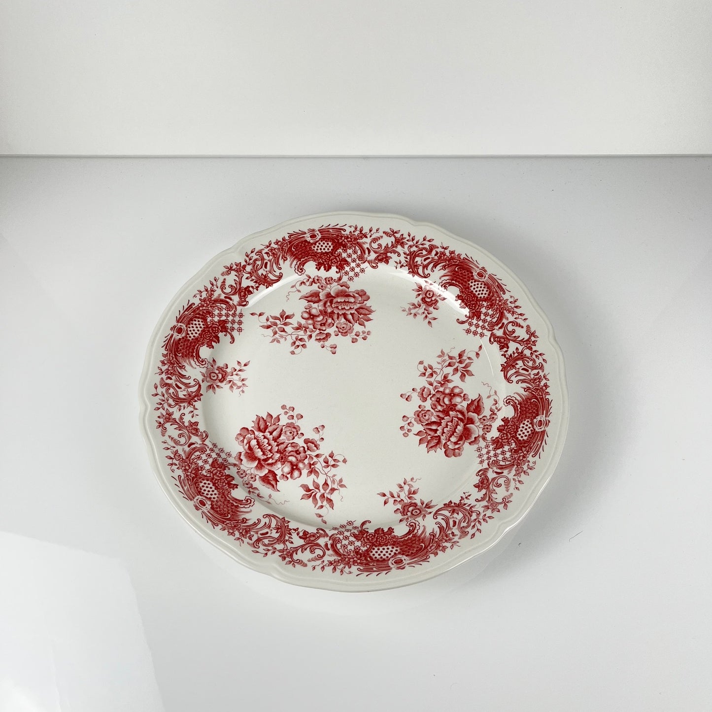 Plat à gateau Villeroy & Boch, modele "Valeria", tons rouge