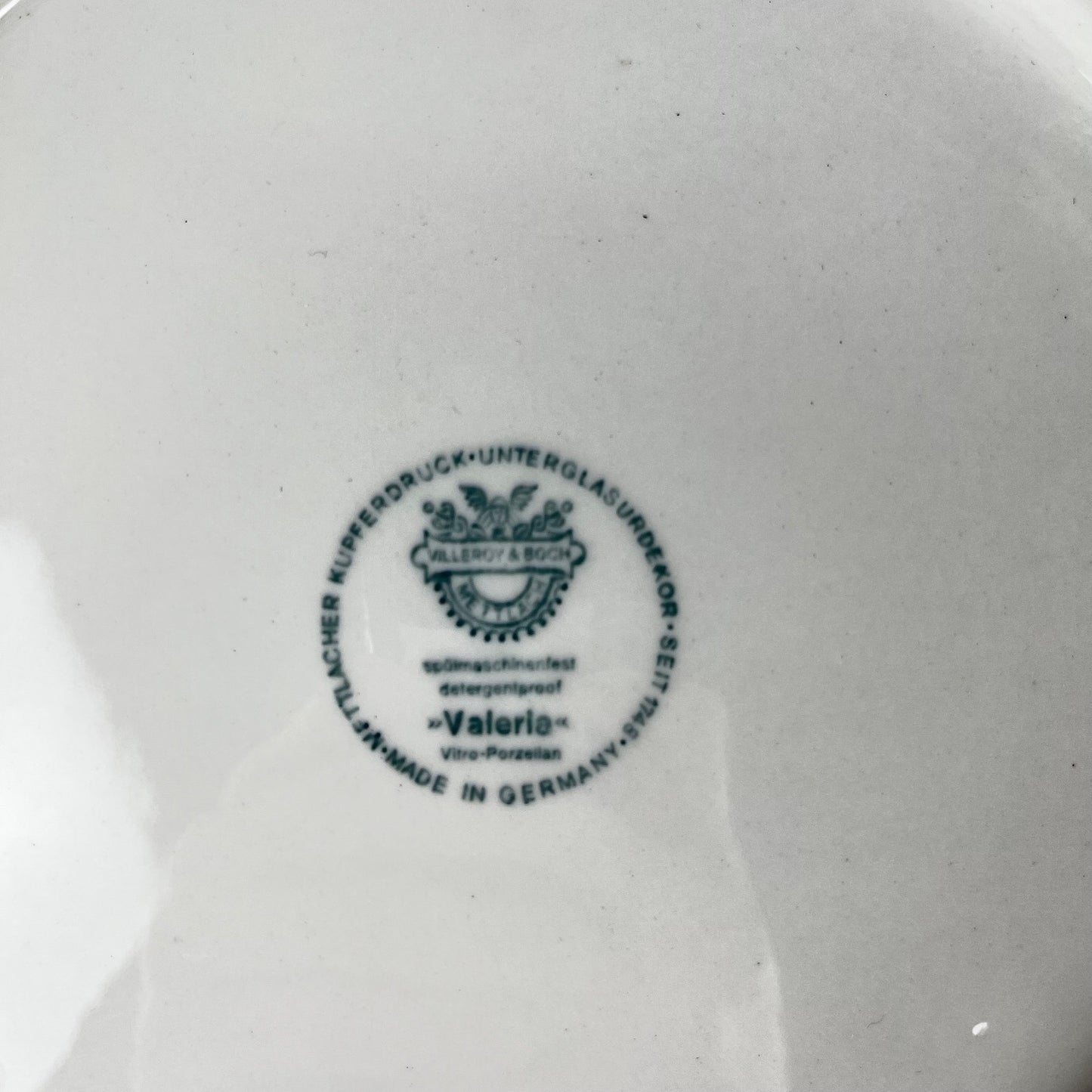 Plat à gateau Villeroy & Boch, modele "Valeria", tons rouge