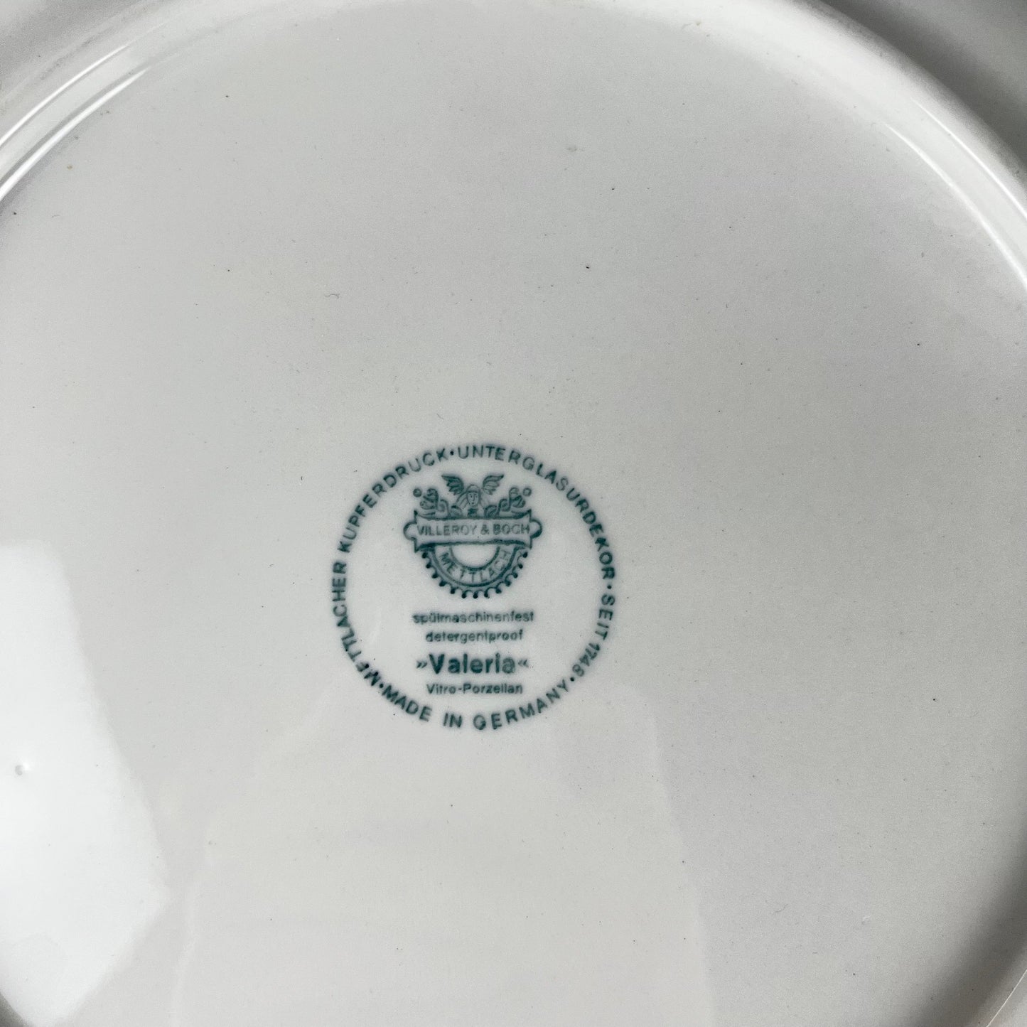 Plat à gateau Villeroy & Boch, modele "Valeria", tons rouge