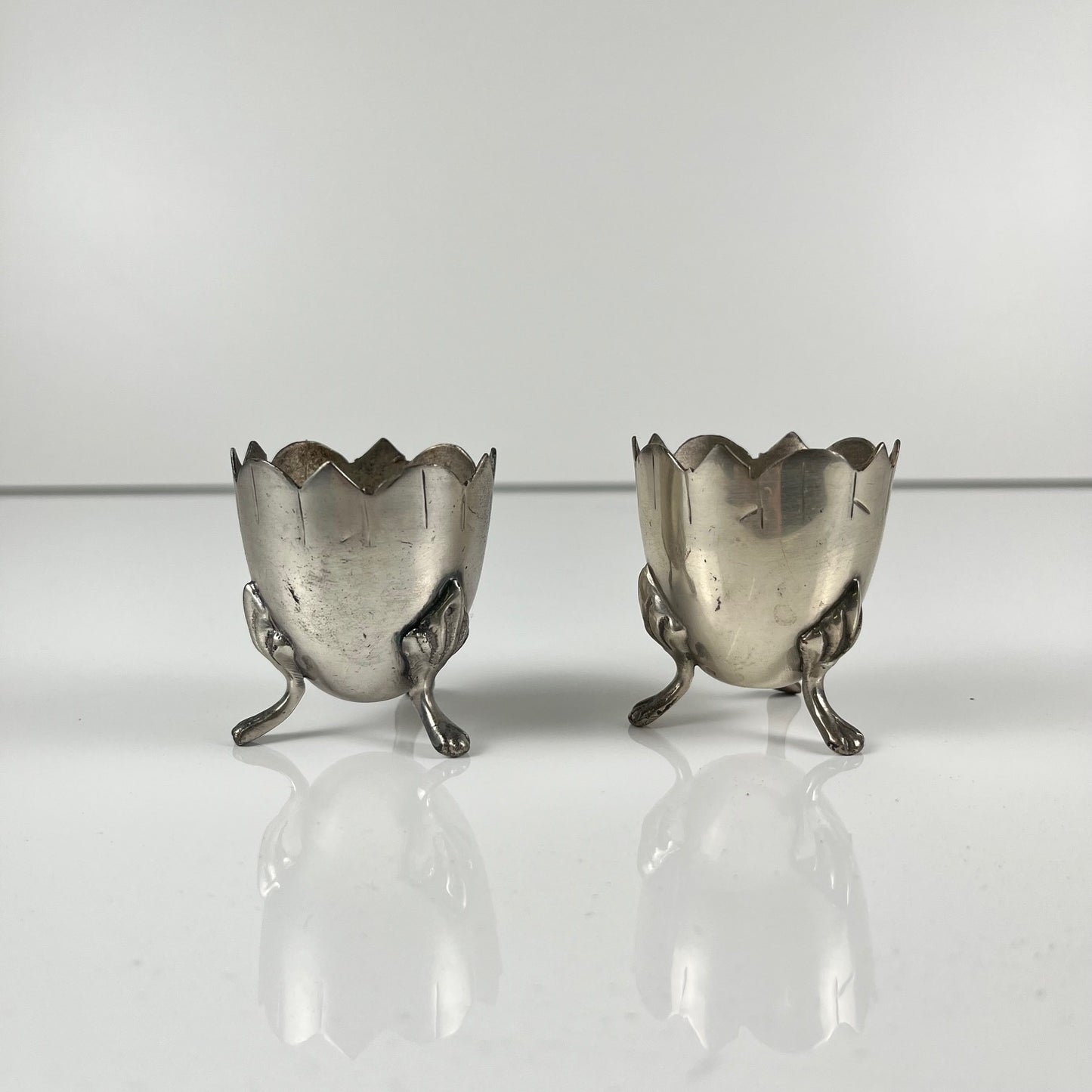Pair of antique tripod egg cups in nickel silver, Art Nouveau style, circa 1900-1925