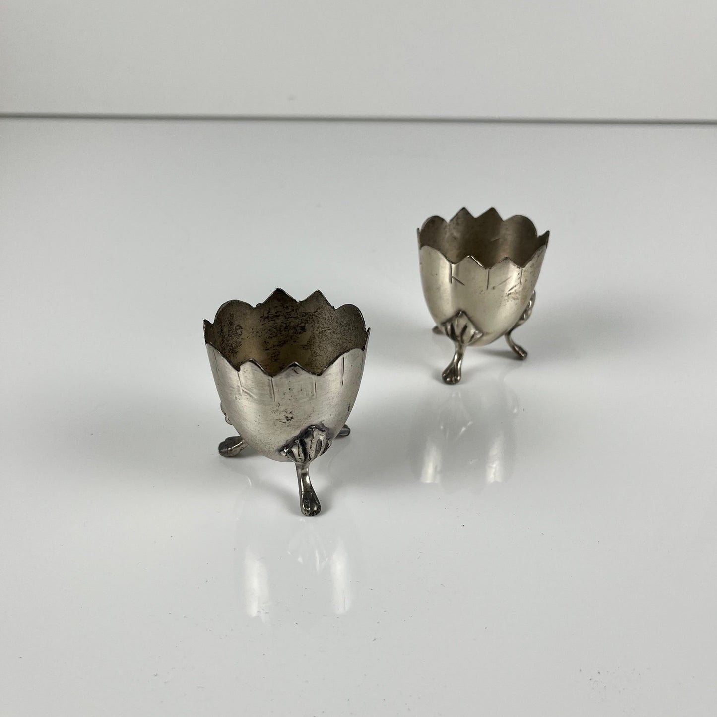 Pair of antique tripod egg cups in nickel silver, Art Nouveau style, circa 1900-1925