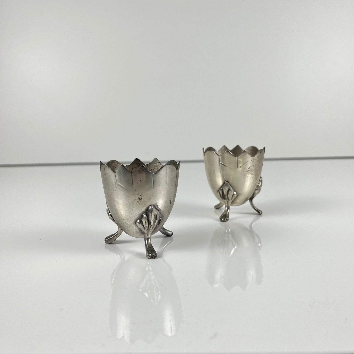 Pair of antique tripod egg cups in nickel silver, Art Nouveau style, circa 1900-1925
