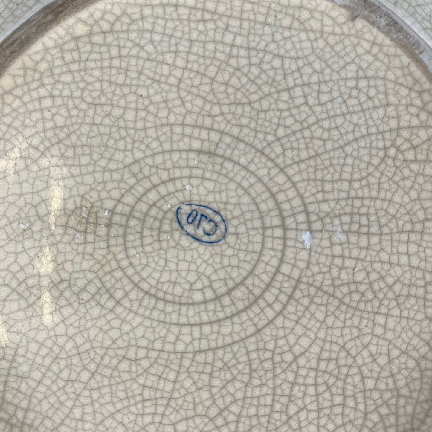 Crackleware plate with an exotic motif of monkeys and palm trees, First half of the 20th century.