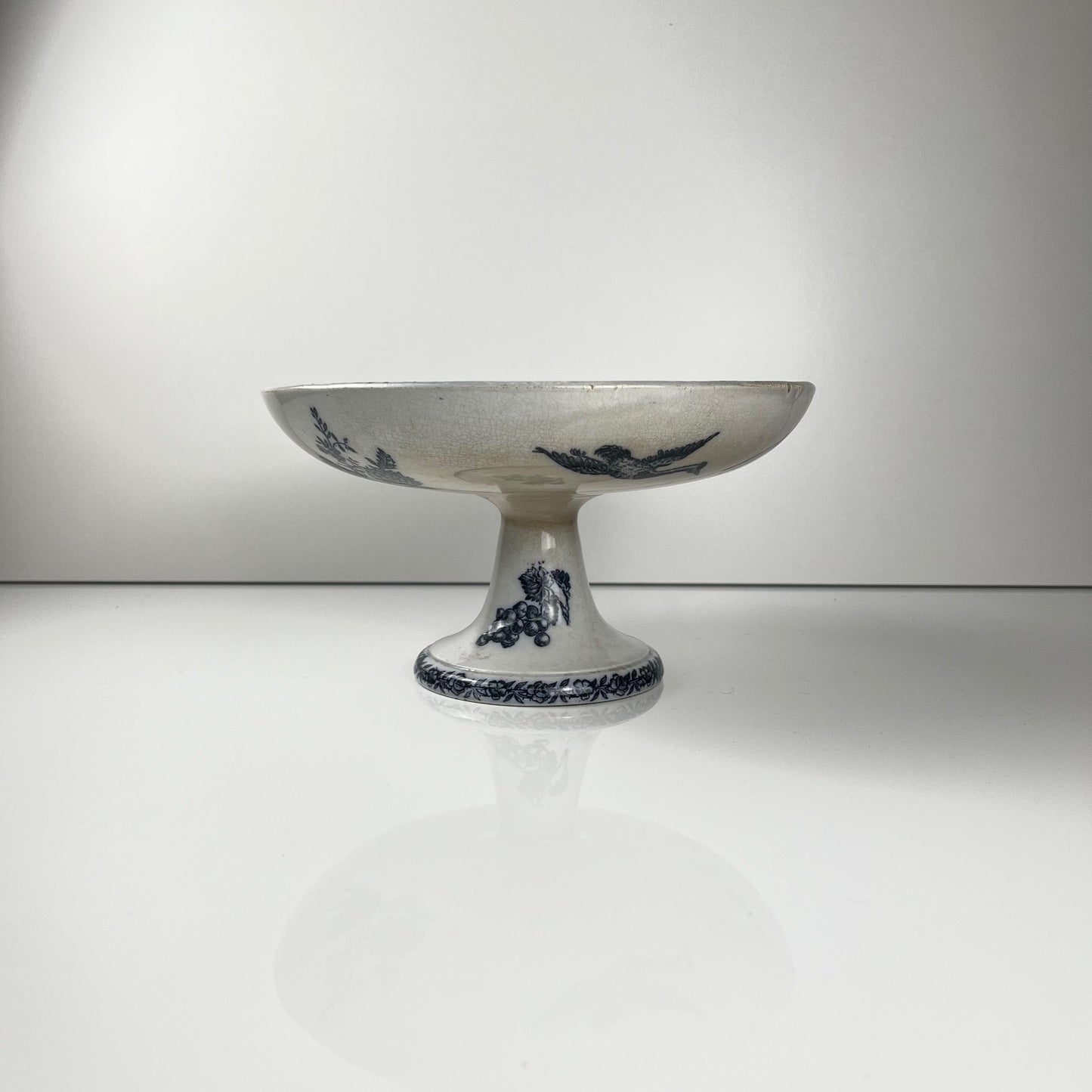 Compotier terre de Fer Pexonne, motif oiseau bleu fin XIXe