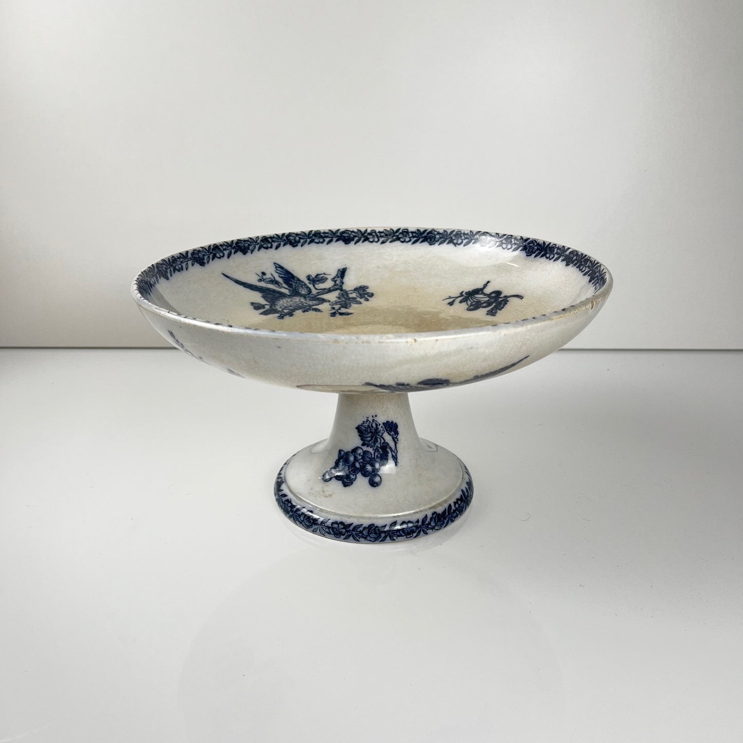 Compotier terre de Fer Pexonne, motif oiseau bleu fin XIXe