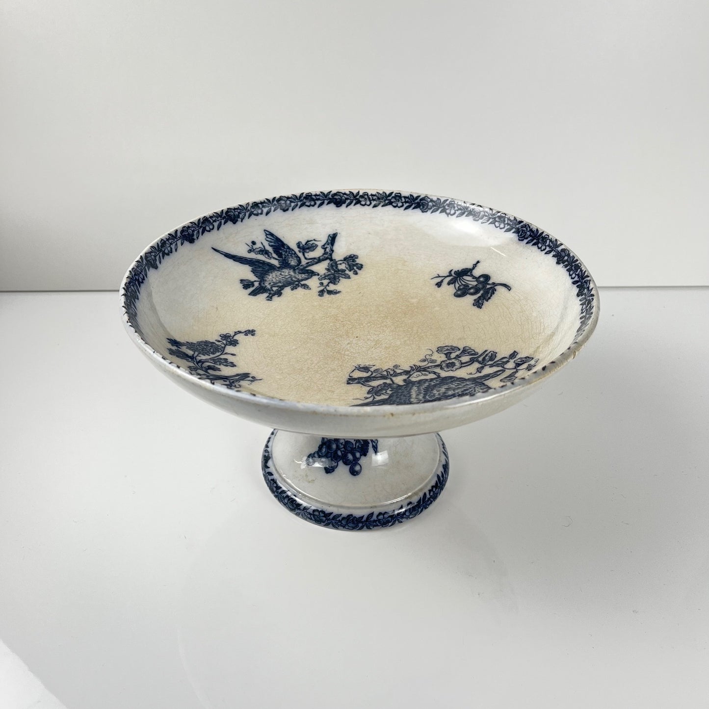 Compotier terre de Fer Pexonne, motif oiseau bleu fin XIXe