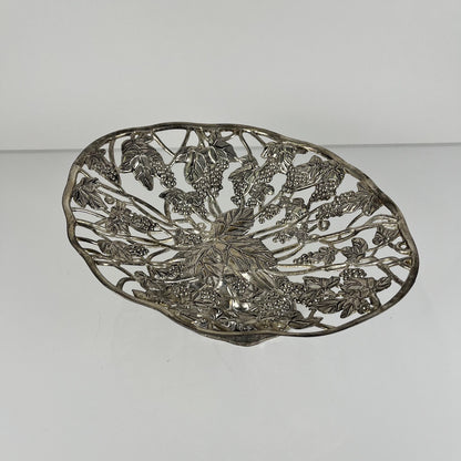 Coupe en métal ajouré motif feuille de vigne et raisin, XX eme s.