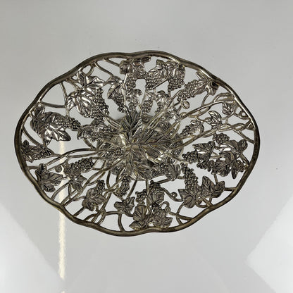 Coupe en métal ajouré motif feuille de vigne et raisin, XX eme s.