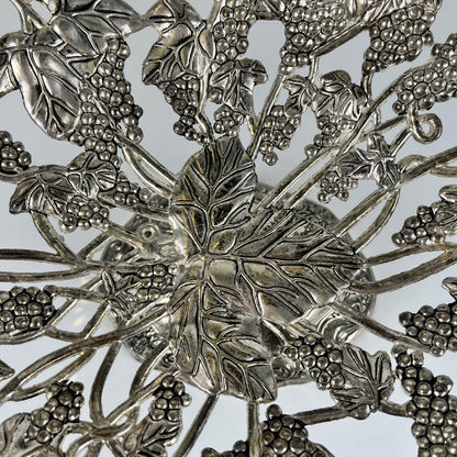 Coupe en métal ajouré motif feuille de vigne et raisin, XX eme s.