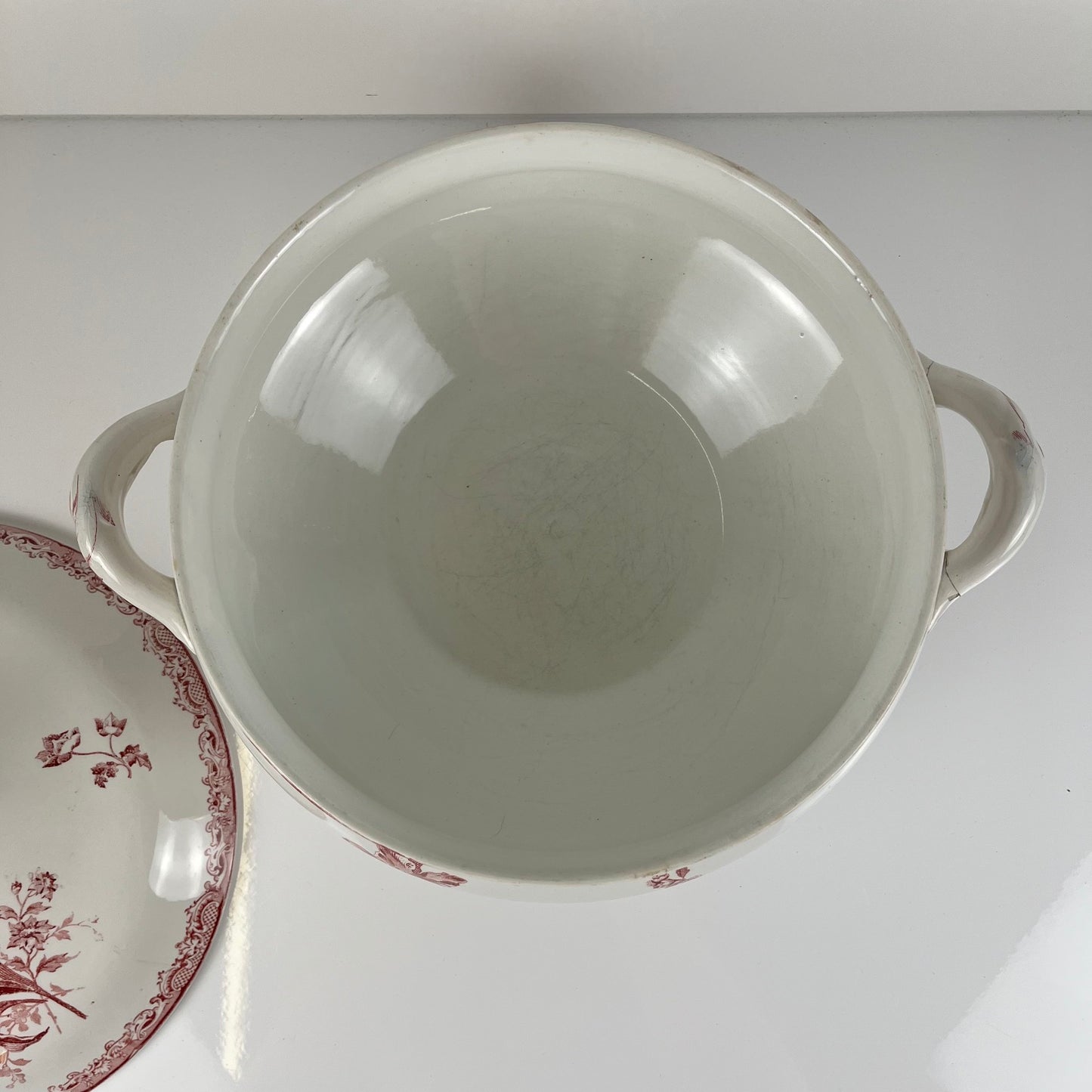 Sarreguemines tureen, "Fontange" model, red, 1918-1950