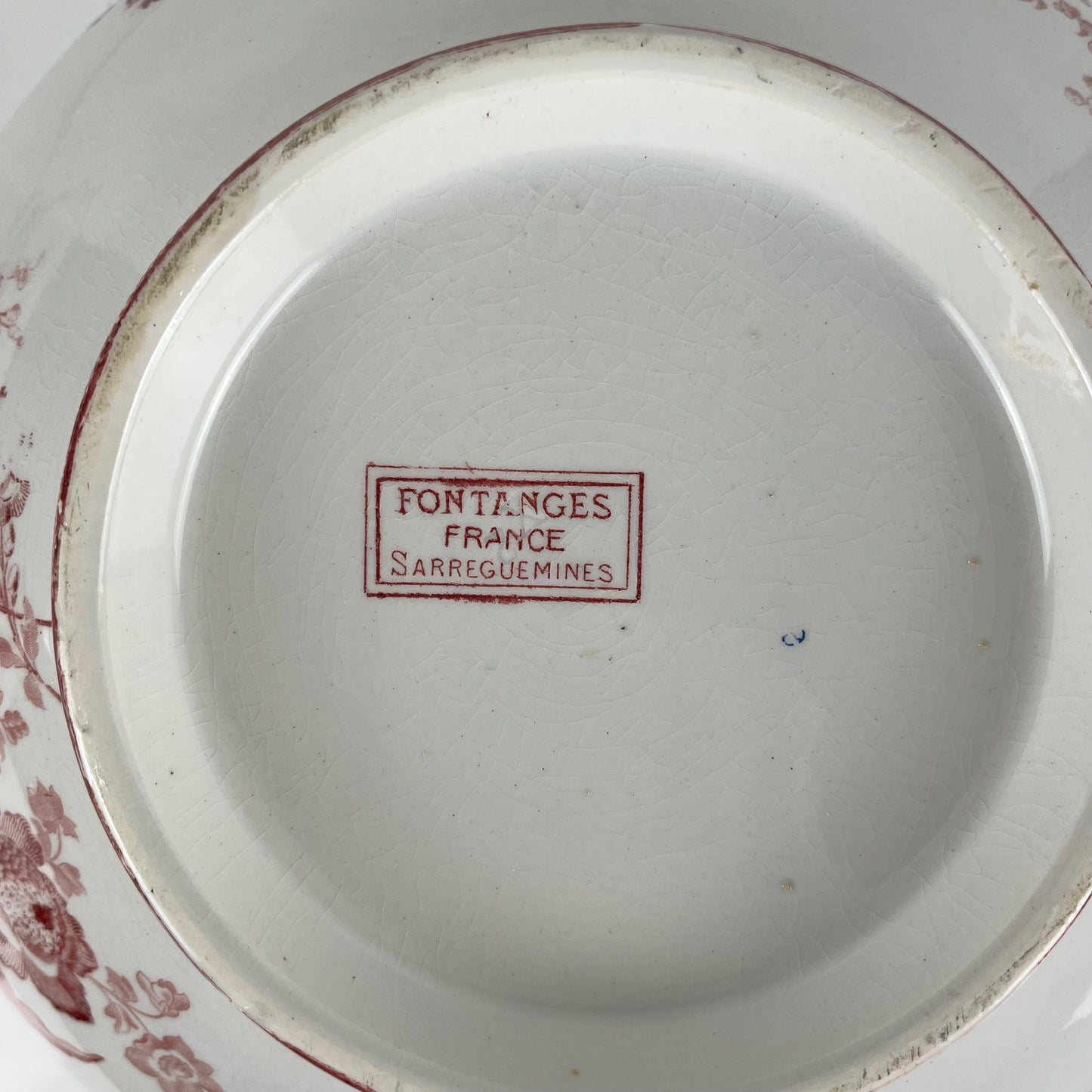 Sarreguemines tureen, "Fontange" model, red, 1918-1950