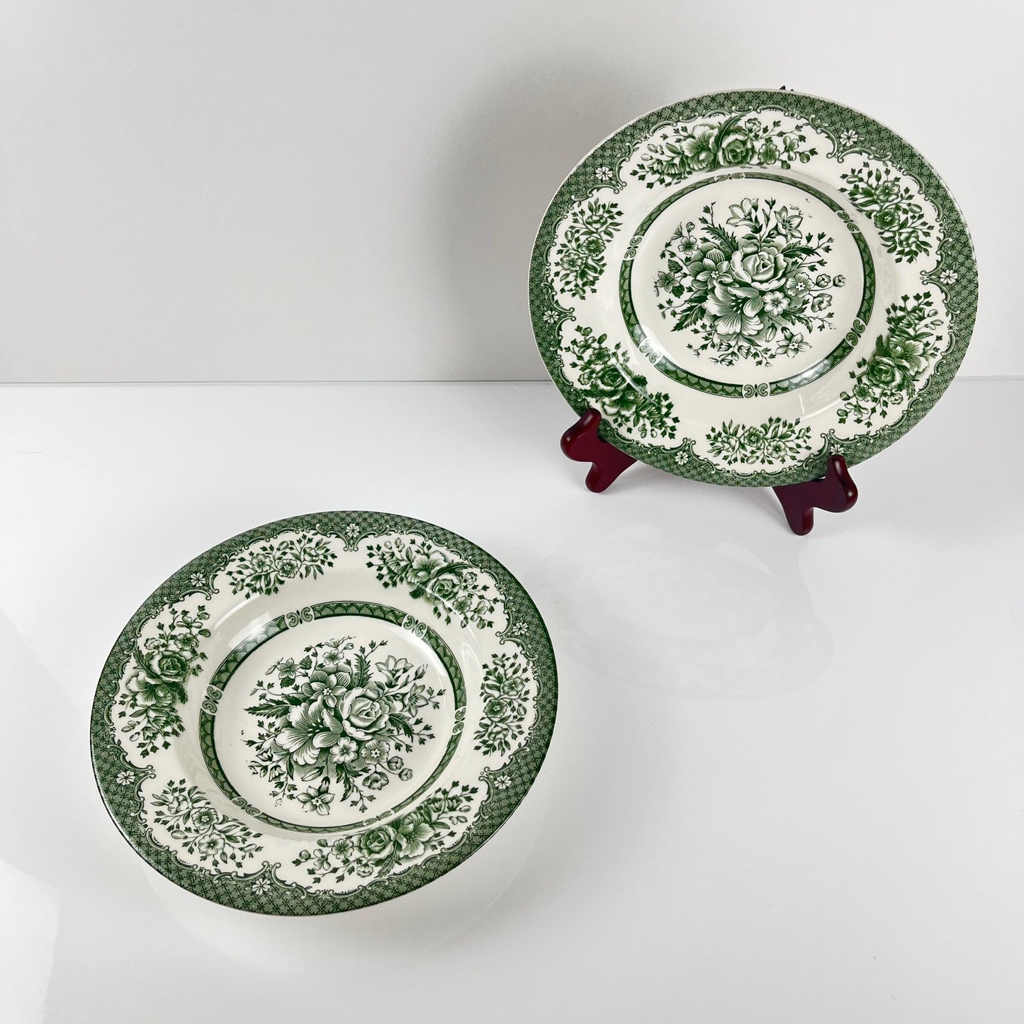 2 assiettes creuses anciennes faïence anglaise verte, fin XIXe