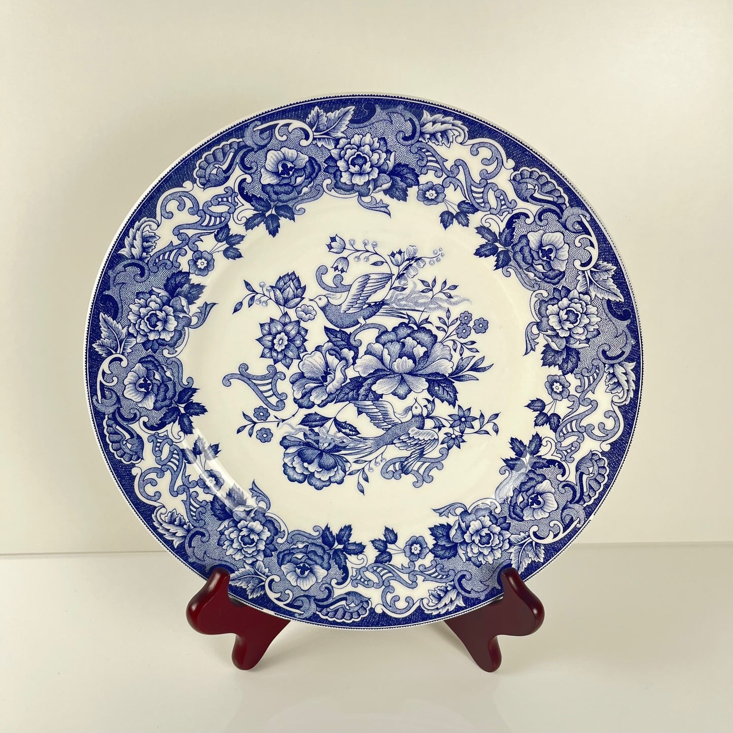 Set of 8 blue earthenware dinner plates with floral and bird decoration, early 20th century