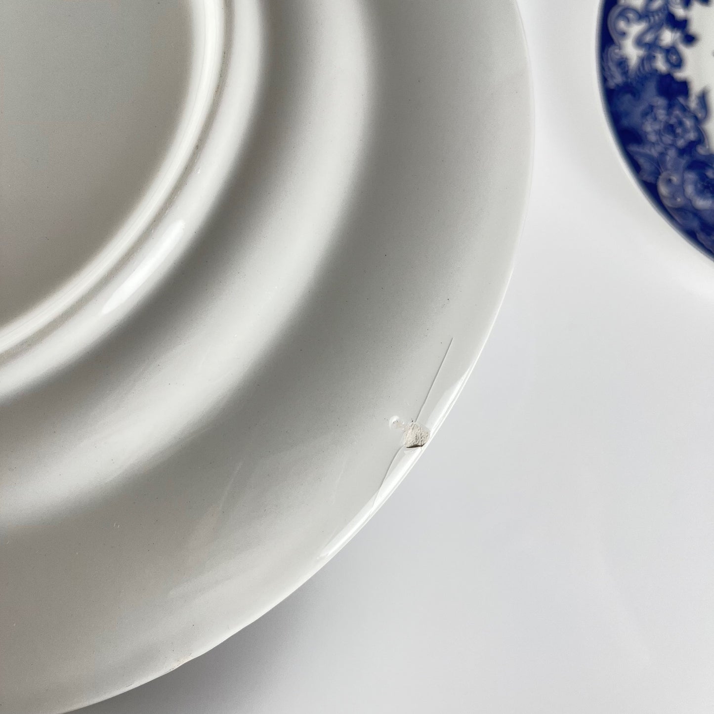Set of 8 blue earthenware dinner plates with floral and bird decoration, early 20th century