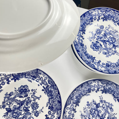 Set of 8 blue earthenware dinner plates with floral and bird decoration, early 20th century