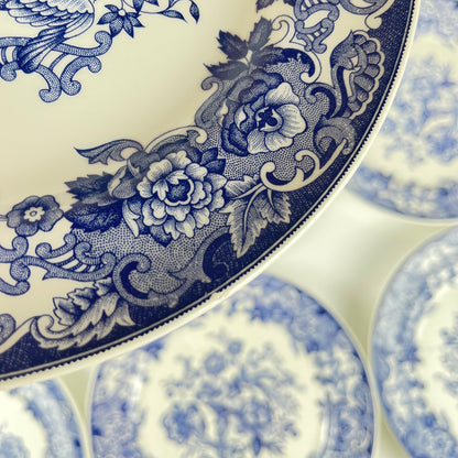 Set of 8 blue earthenware dinner plates with floral and bird decoration, early 20th century
