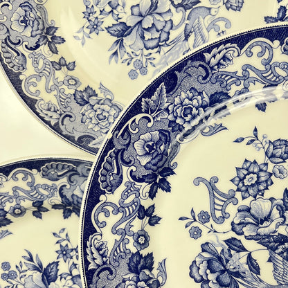 Set of 8 blue earthenware dinner plates with floral and bird decoration, early 20th century