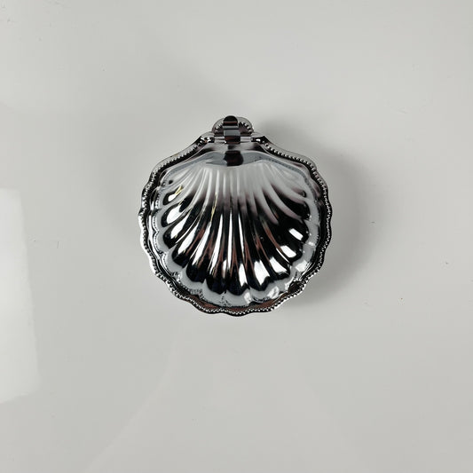 Boîte coquillage en métal argenté 1970