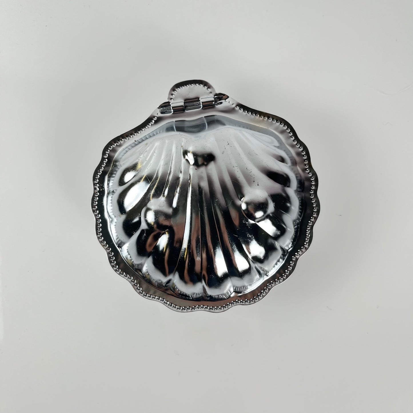 Boîte coquillage en métal argenté 1970