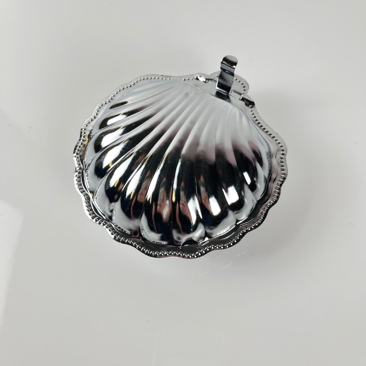 Boîte coquillage en métal argenté 1970