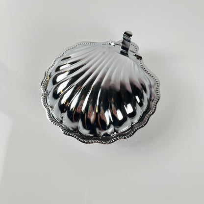 Boîte coquillage en métal argenté 1970