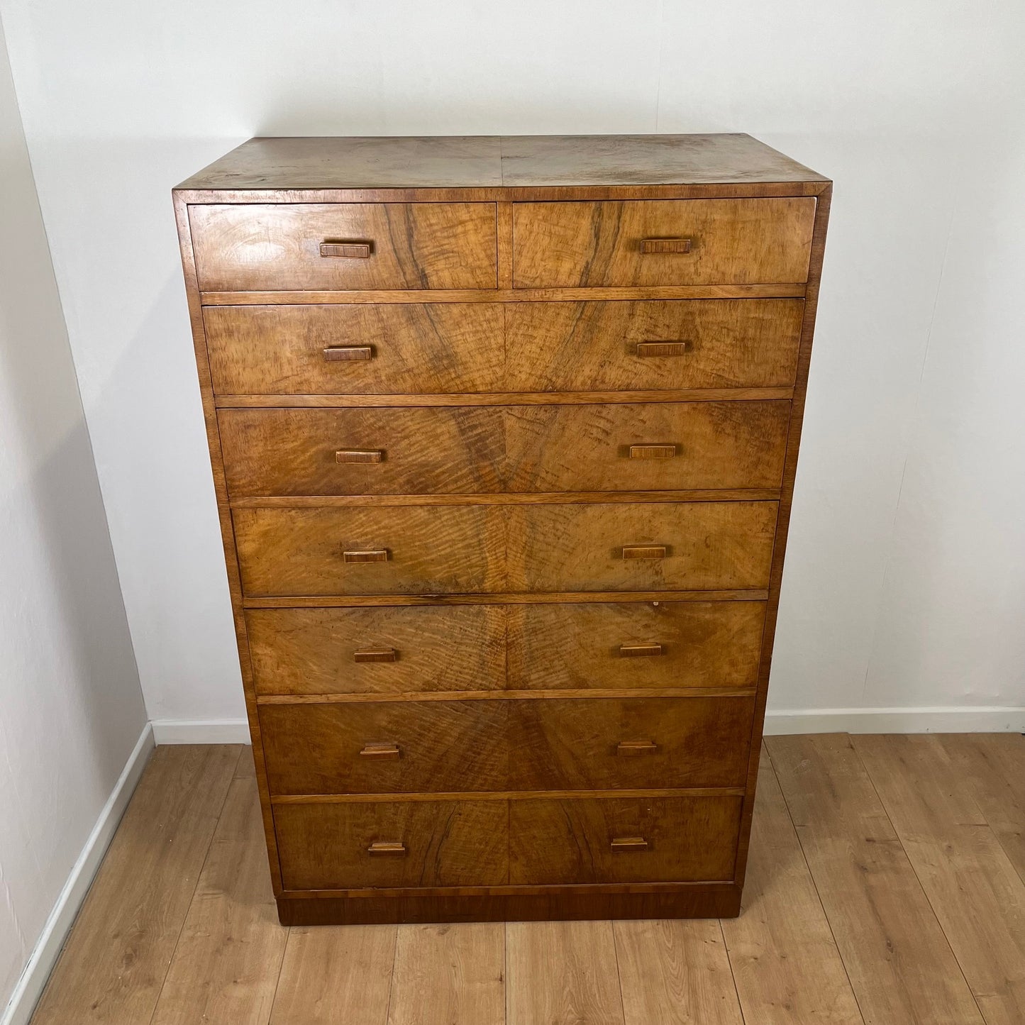 Rare Commode haute / semainier en noyer flammé art deco, 1930/1940