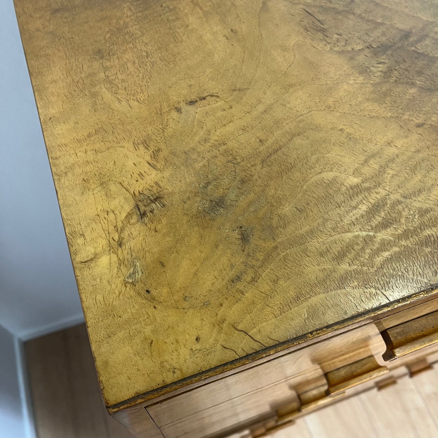 Rare Commode haute / semainier en noyer flammé art deco, 1930/1940