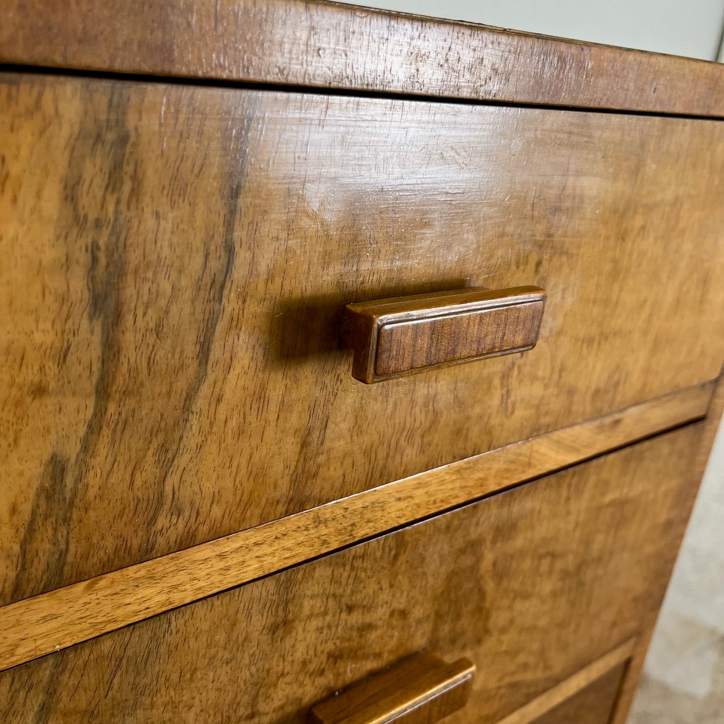 Rare Commode haute / semainier en noyer flammé art deco, 1930/1940