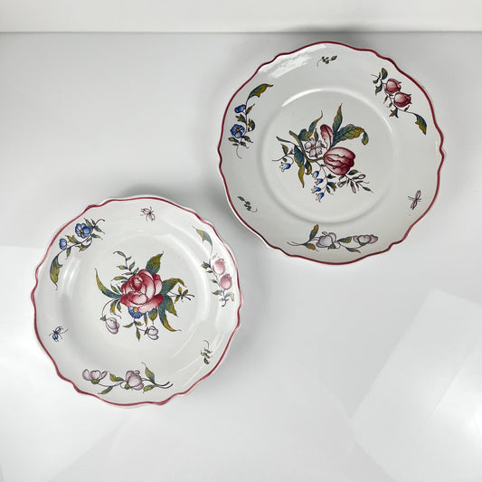 Set of 2 hand-painted ceramic dishes with flower pattern
