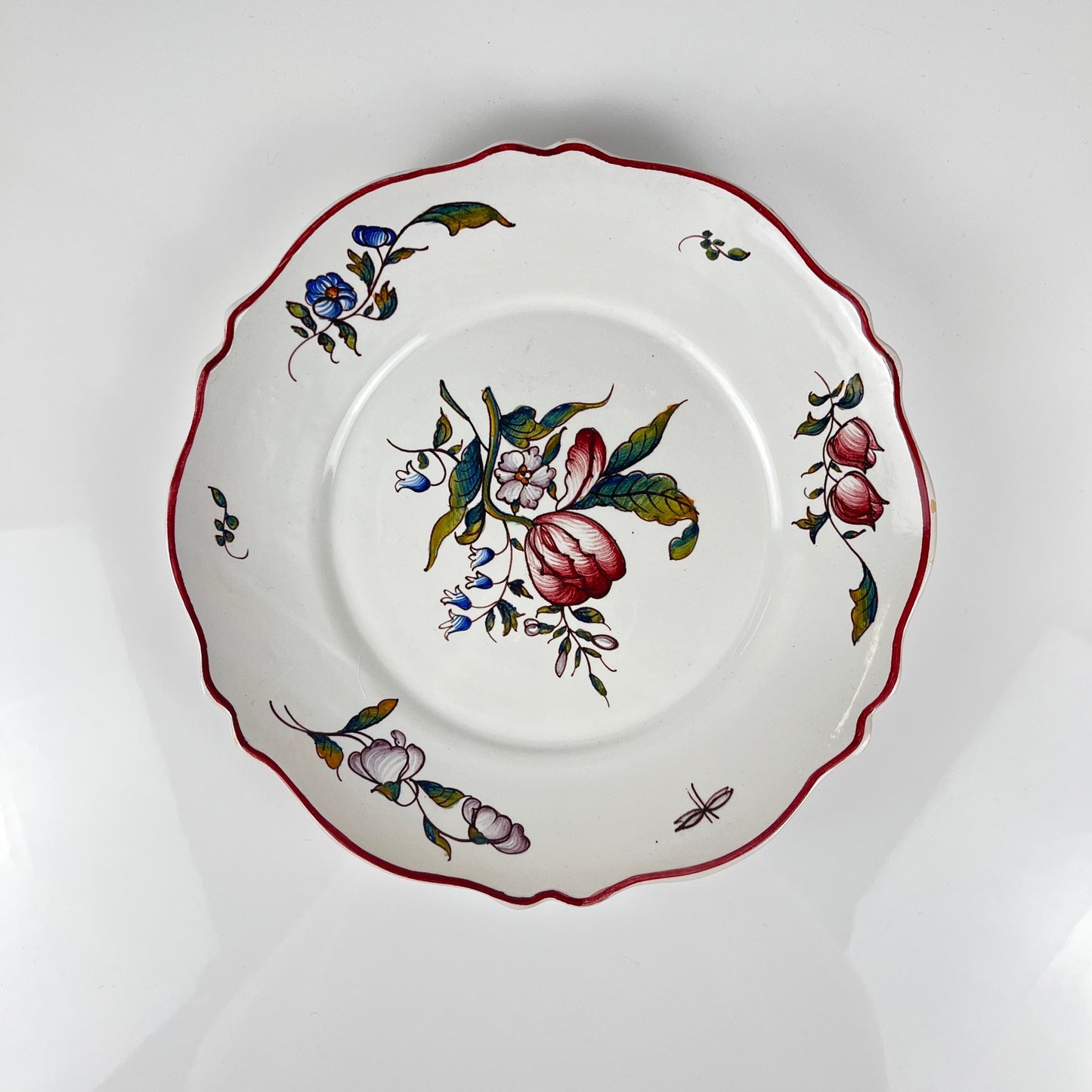 Set of 2 hand-painted ceramic dishes with flower pattern