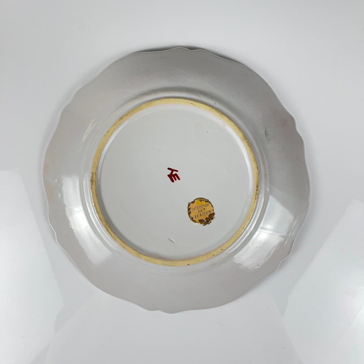 Set of 2 hand-painted ceramic dishes with flower pattern