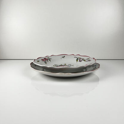 Set of 2 hand-painted ceramic dishes with flower pattern