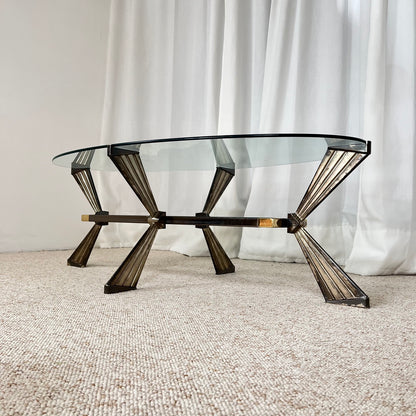 Table basse vintage italienne en verre, Métal couleur chrome & laiton , style Hollywood regency, Années 70